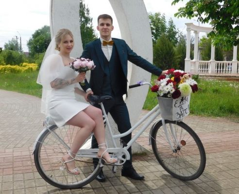 Молодожены из Клинцов приехали в ЗАГС на велосипеде