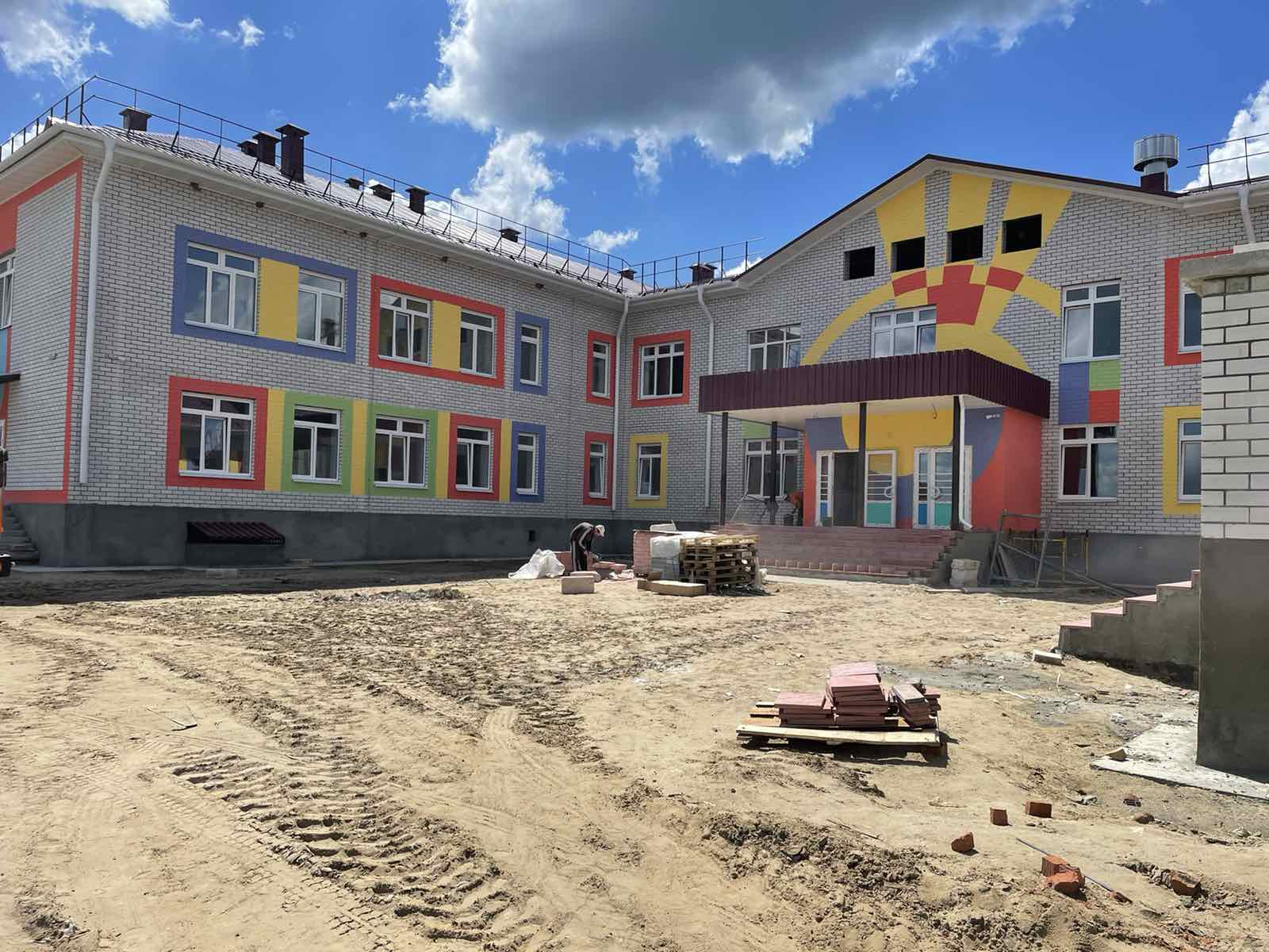 Школу-сад в брянском поселке Журиничи строят с опережением графика