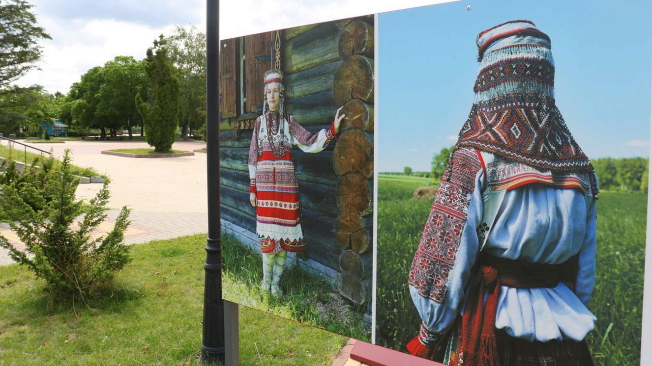 В Брянске продолжает работу выставка «Традиционный народный костюм»