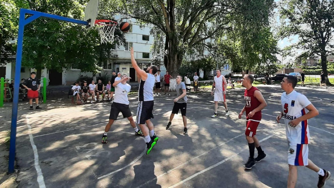 В Унече завершился турнир по стритболу «3х3»