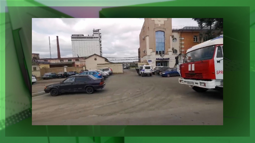 В Брянске возле здания «Мелькрукк» заметили машины спецслужб