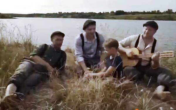 В Жуковке Брянской области парни сняли клип на песню «Сударушка»
