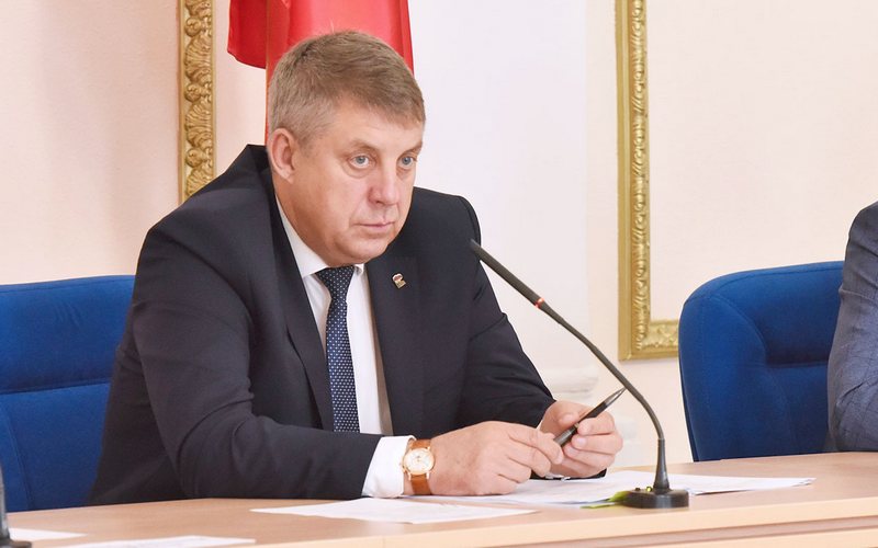 Брянский губернатор напомнил чиновникам о жизни и работе по закону