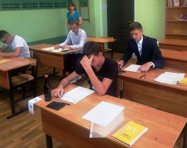 60 брянских девятиклассников написали экзамен по русскому языку в резервный день