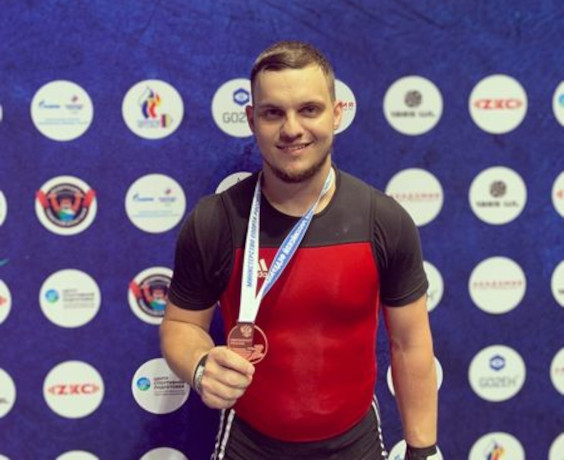 Брянский тяжелоатлет Кирилл Красный стал бронзовым призером чемпионата страны
