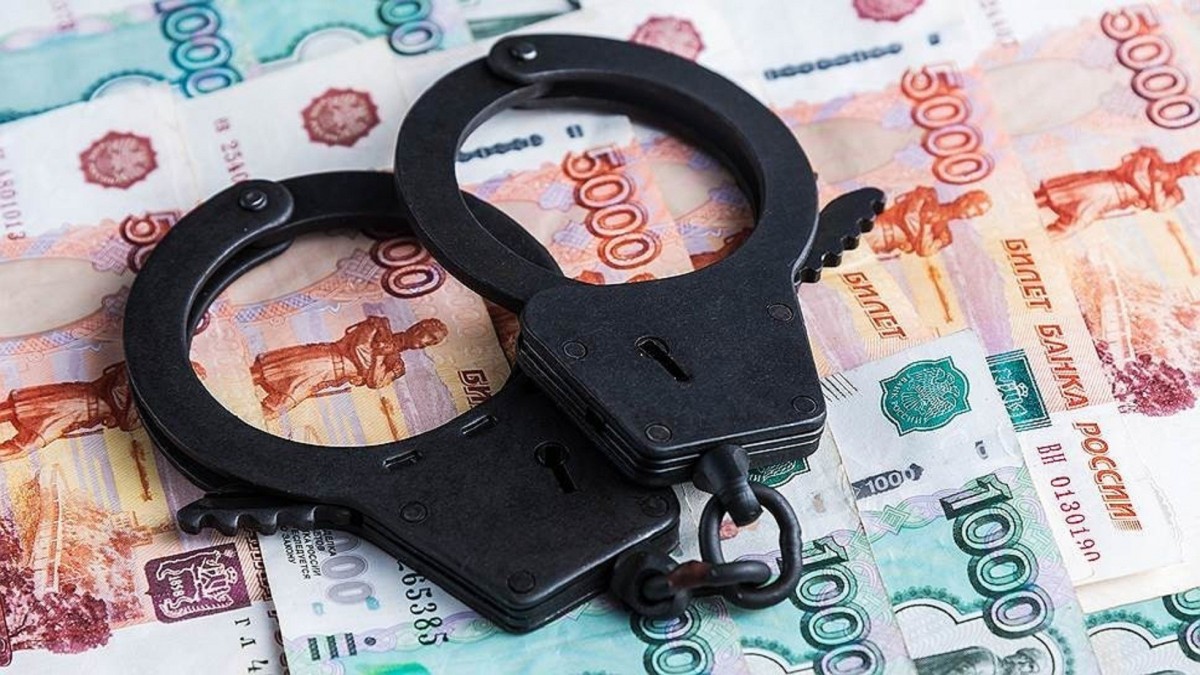 У пензенского бизнесмена в Клинцах из машины грузчик украл 65 тысяч рублей