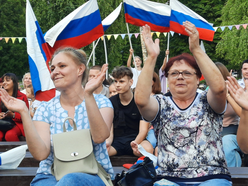 Жители Брянска пришли на митинг в поддержку президента Владимира Путина