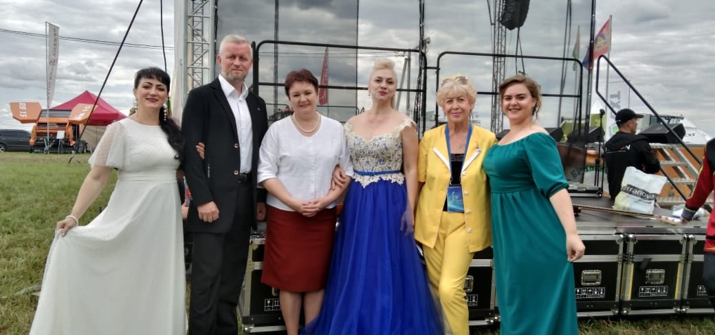 Артисты Брянской областной филармонии выступили на выставке  «День Брянского поля»
