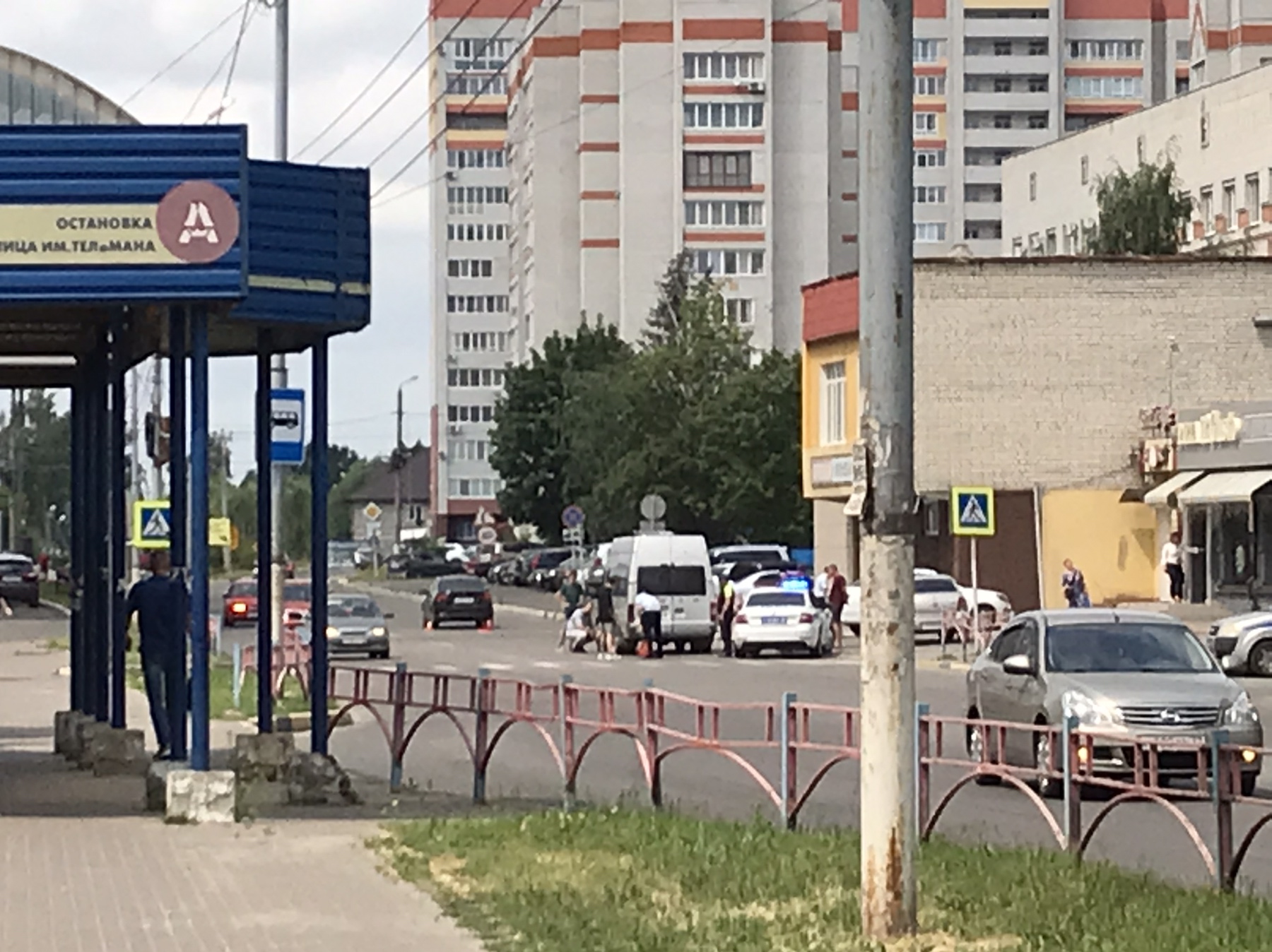 В Брянске на улице Тельмана в ДТП попали микроавтобус и легковушка