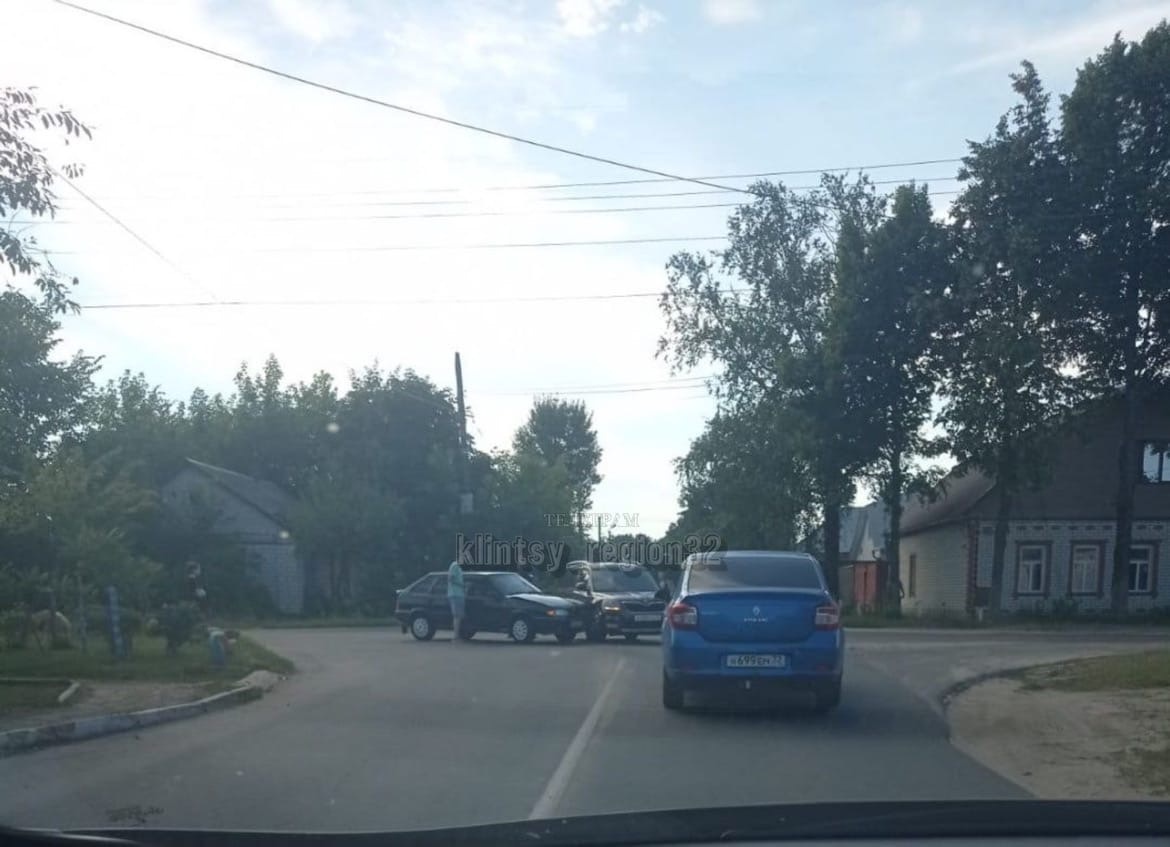 В Клинцах на улице Фрунзе произошло ДТП