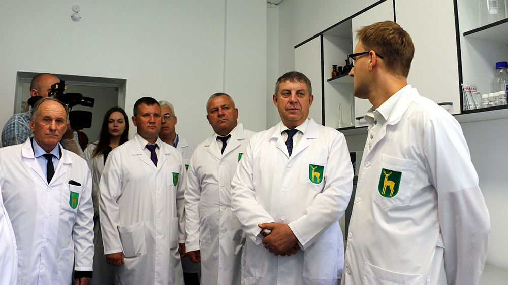 Александр Богомаз осмотрел фармацевтическое производство в Почепском районе