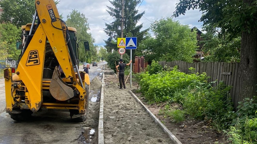 В Брянске делают тротуары на улице Олега Кошевого