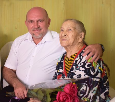 На Брянщине со 100-летним юбилеем поздравили ветерана, участницу партизанского движения