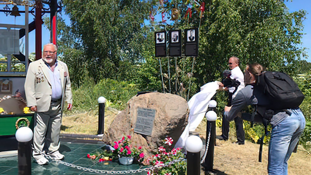 В Брянской области в деревне Туреевке открыли новый памятник — стелу «Слава села»