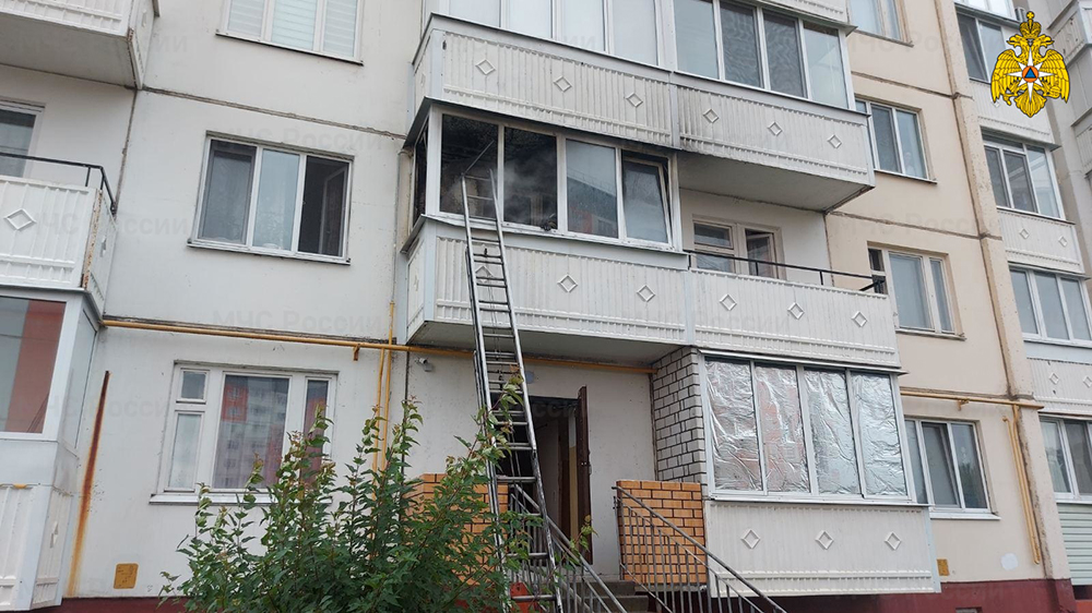 В Советском районе Брянска на втором этаже многоквартирного дома произошел пожар