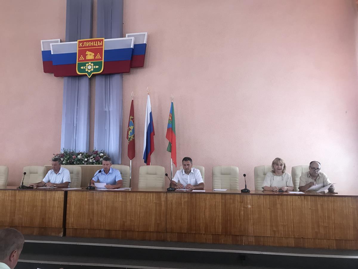 В Клинцах состоялось внеочередное заседание городского Совета народных депутатов