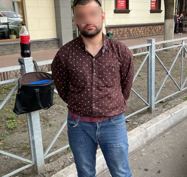 В Брянске задержали московского «курьера» телефонных мошенников
