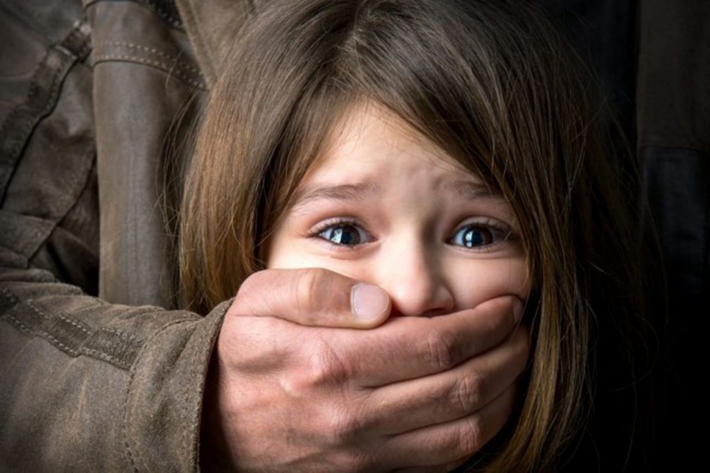Брянец шесть лет насиловал детей сожительницы