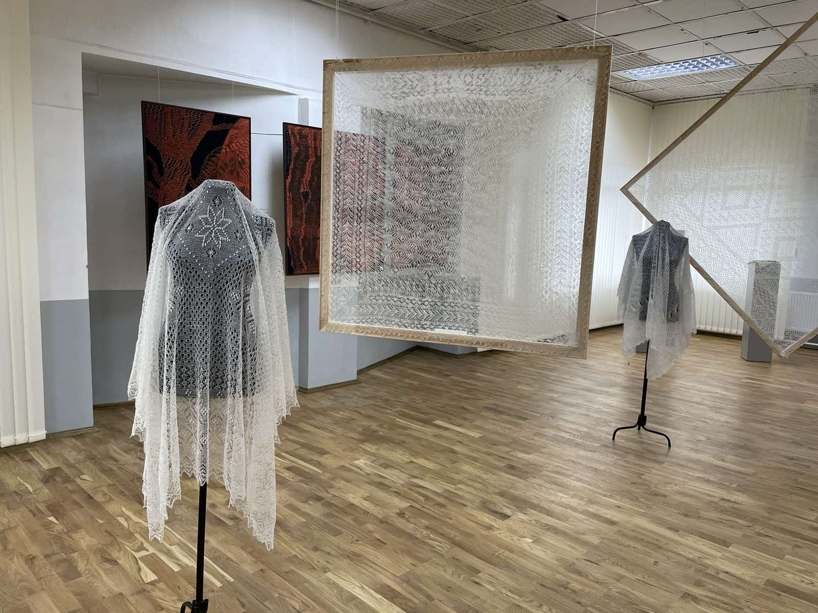 В Брянске открылась выставка «Как оренбургский пуховый платок оборону крепил»