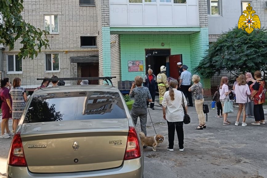 В Брянске из горящей многоэтажки на проспекте Московском эвакуировали шесть человек