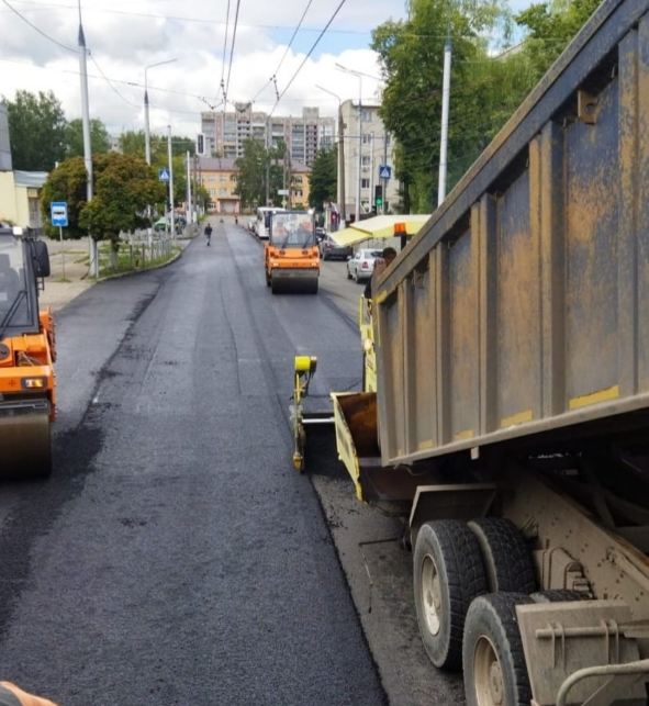 В Брянске по нацпроекту продолжается ремонт дороги по улице Пушкина