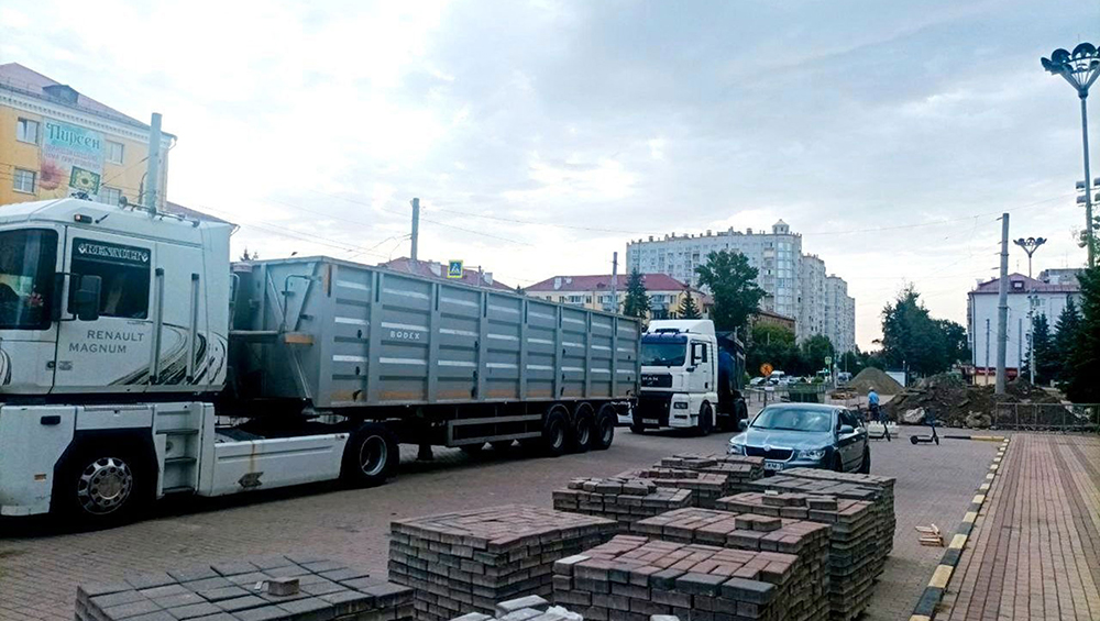 В Брянск приехала первая партия белорусского гранита для ремонта площади Партизан