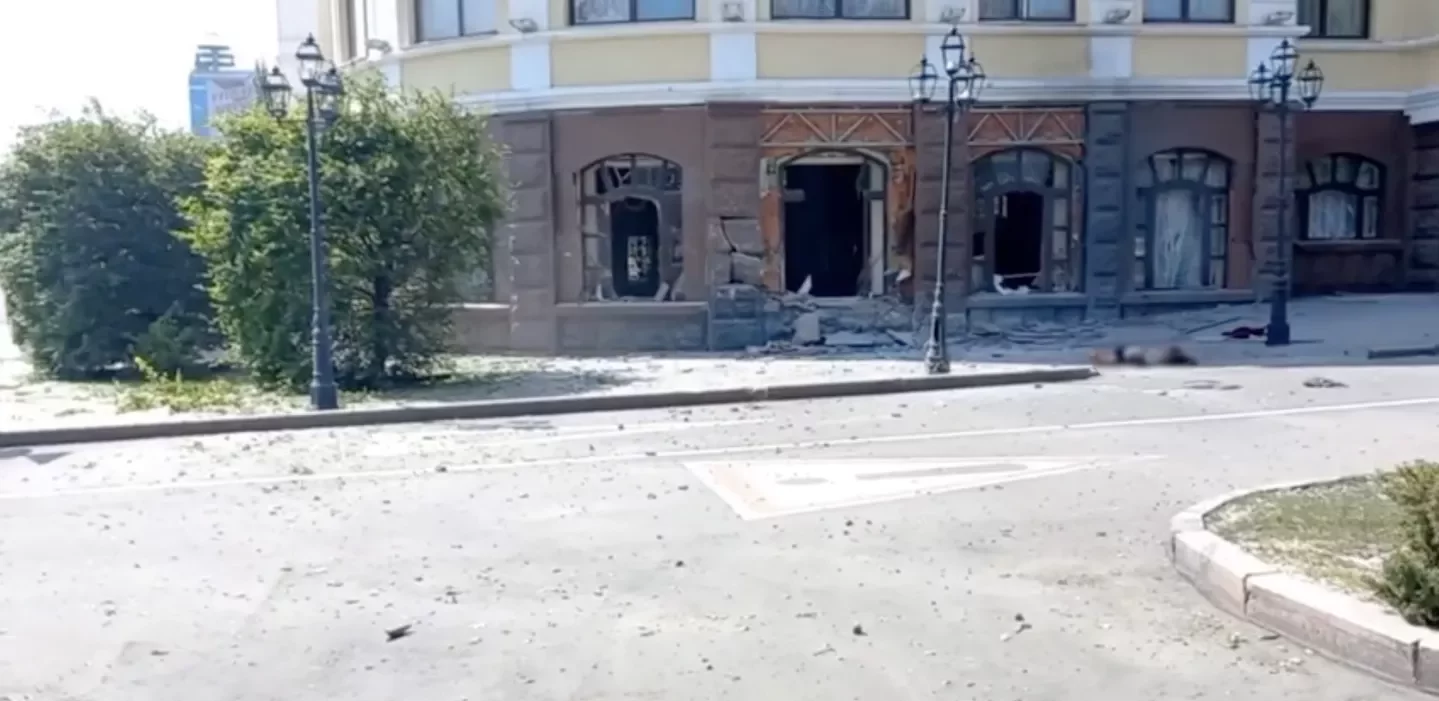ВСУ атаковали драмтеатр в Донецке, где проходило прощание с погибшей Ольгой Качурой