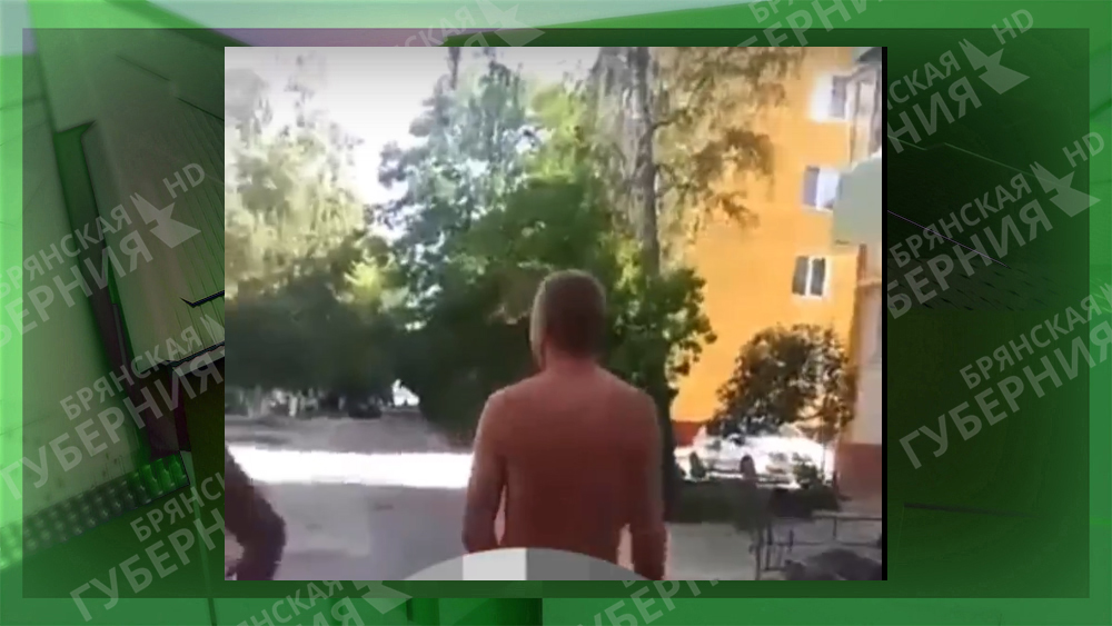 В Клинцах голый мужчина прошелся по улице Ворошилова