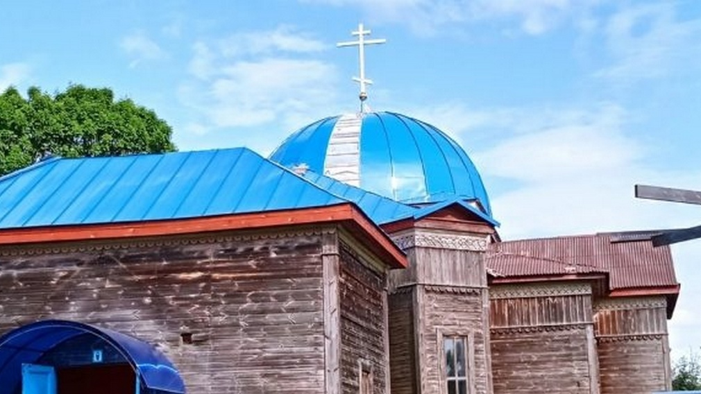 В брянском селе Страчово установлен новый крест на купол храма