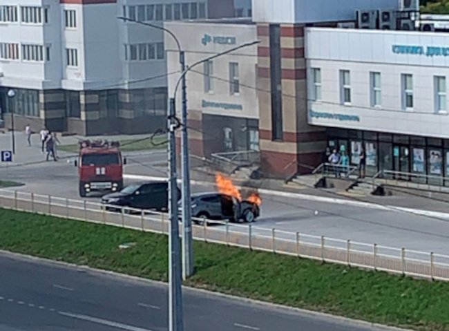 На улице Советской в Брянске вспыхнула машина