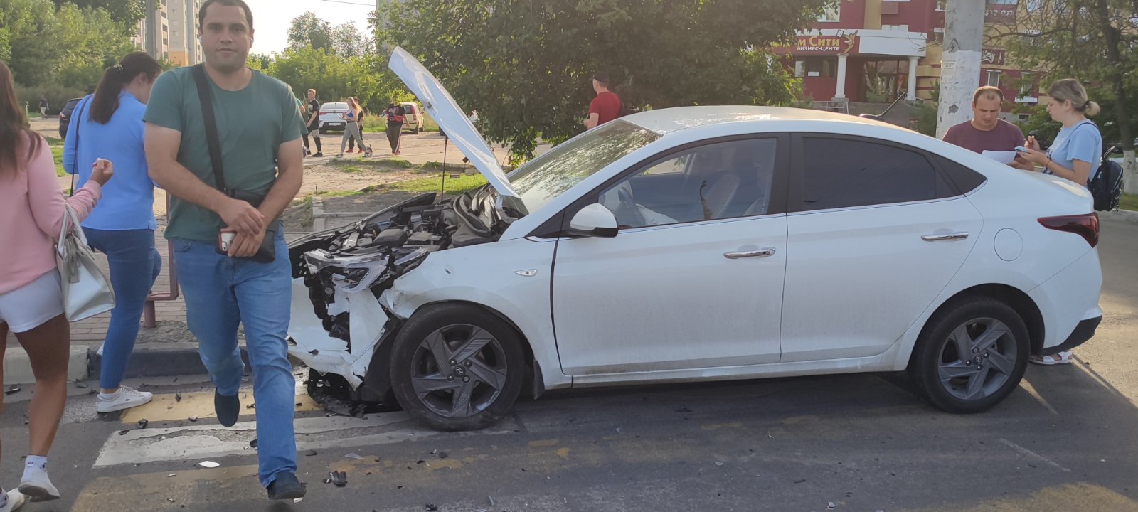 На остановке Курган Бессмертия в Брянске разбились две иномарки