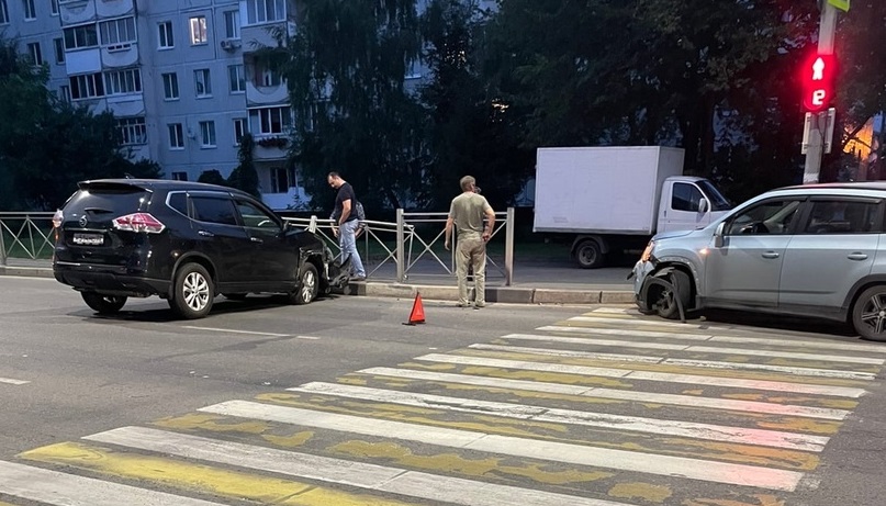 На улице Советской в Брянске разбились две иномарки