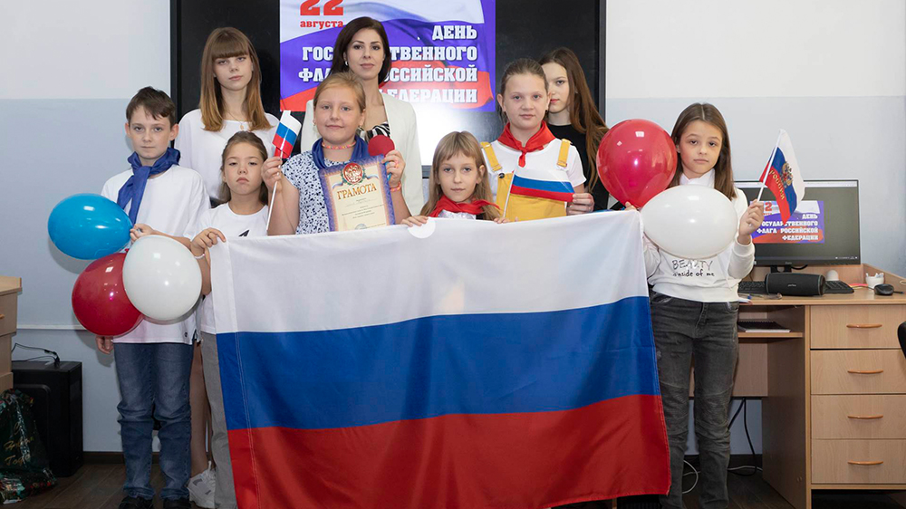 «Кванторианцы» из Клинцов провели квест ко Дню флага России