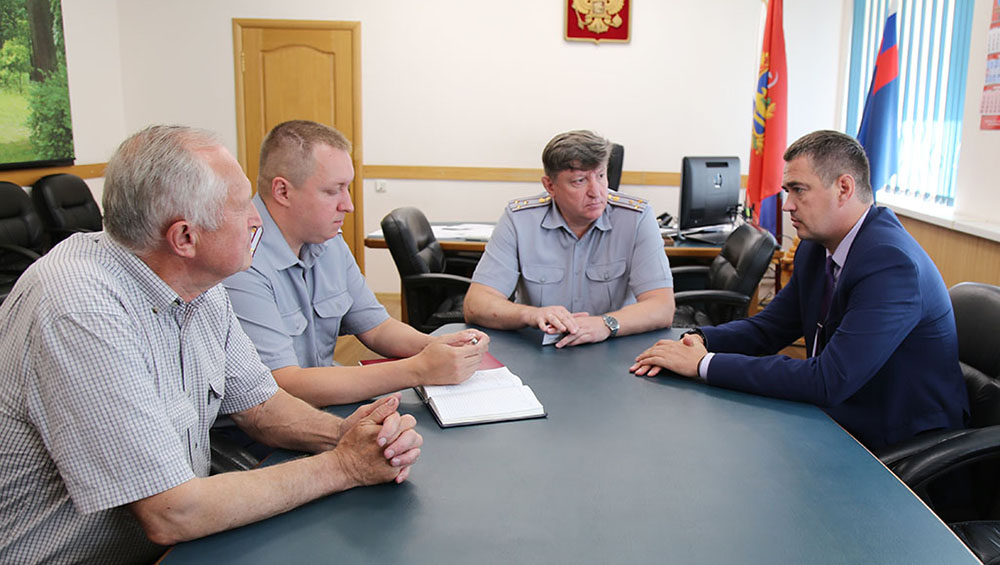 В УФСИН по Брянской области обсудили взаимодействие с общественной наблюдательной комиссией