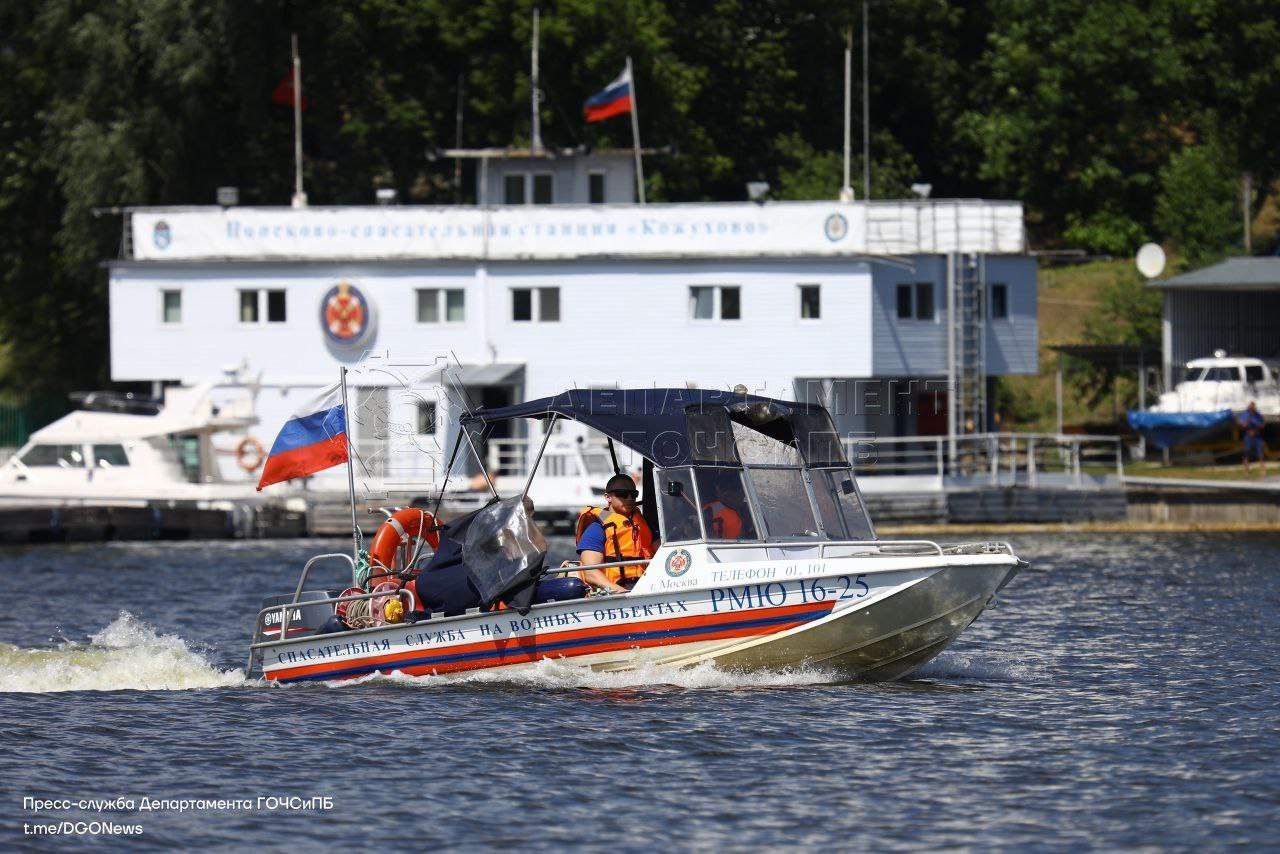 В Москве спасли двух тонущих мужчин из Брянска