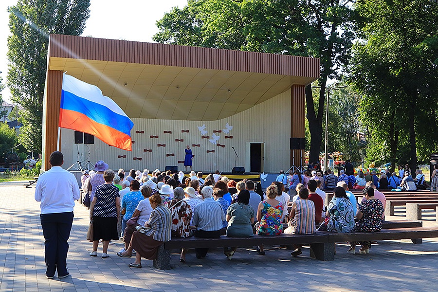 Жители Брянска собрались на памятную акцию «Донбасс никто не ставил на колени»