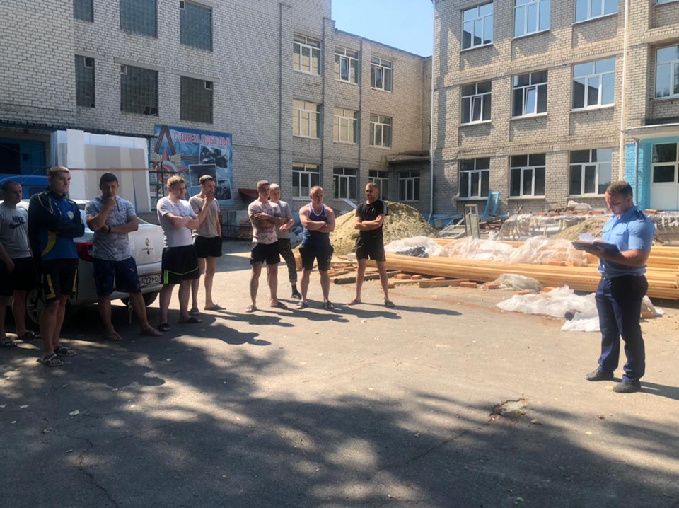 В Севске предостерегли подрядчика от срыва сроков капремонта школы