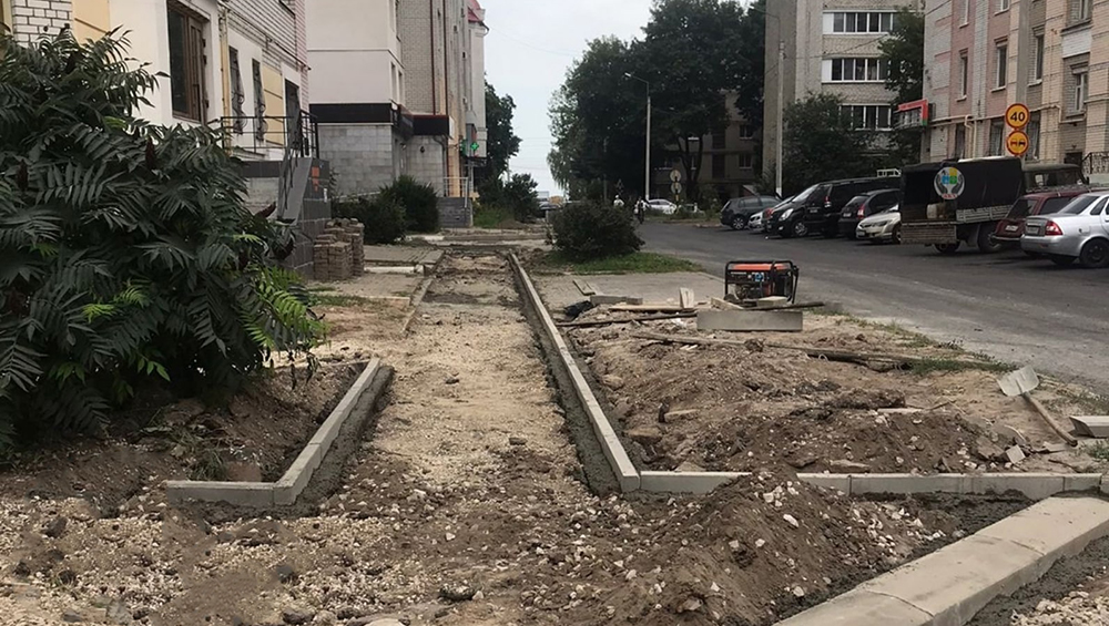 На улице 9-го января в Брянске делают тротуары