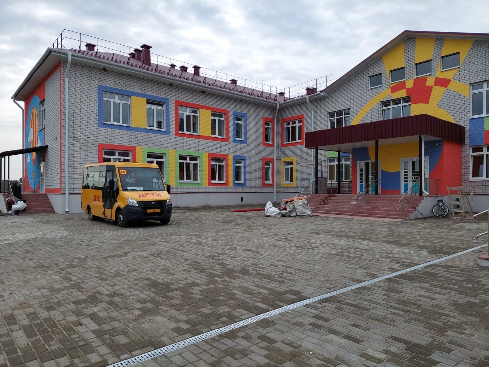 В Журиничах завершено строительство школы-детского сада