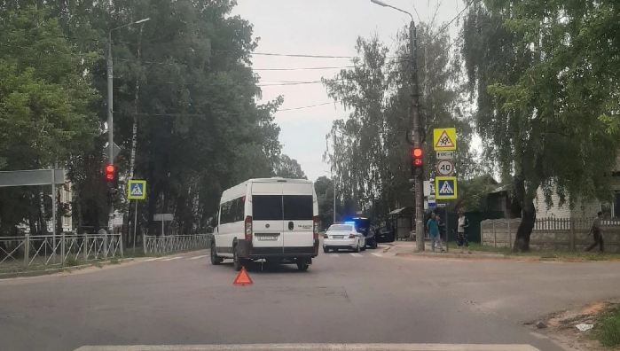 В Брянске возле школы № 19 произошло ДТП