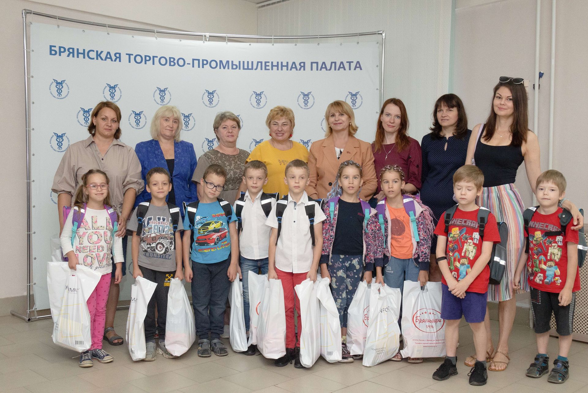 Брянский депутат Катянина присоединилась к акции «Собери ребенка в школу»