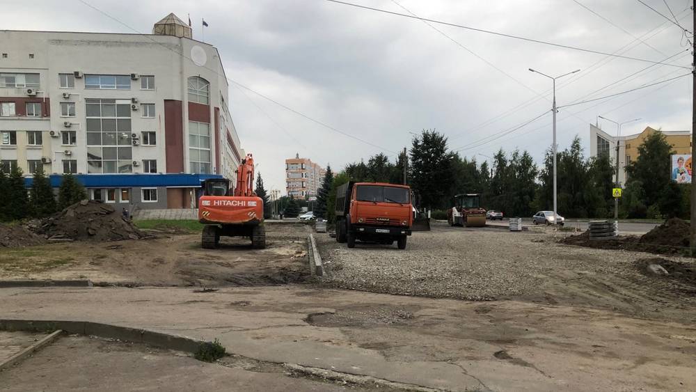 В Брянске строят стоянку на улице Крахмалева
