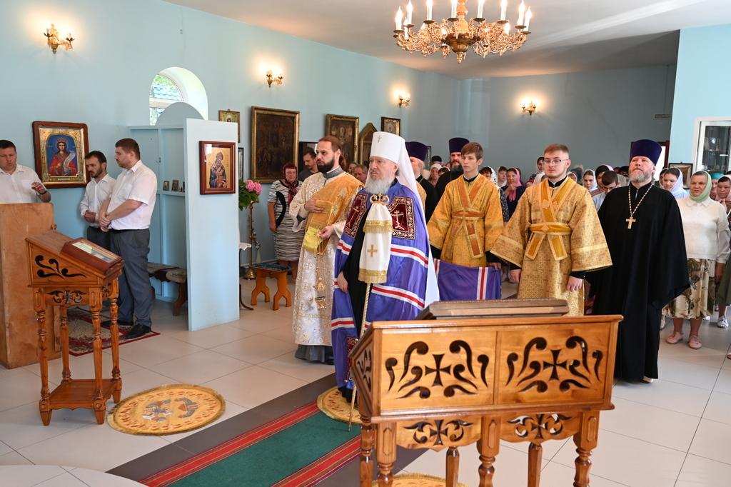 Брянский Митрополит Александр освятил храм в Комаричском районе