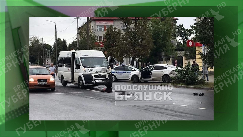 В Брянске в серьезную аварию попала маршрутка №35