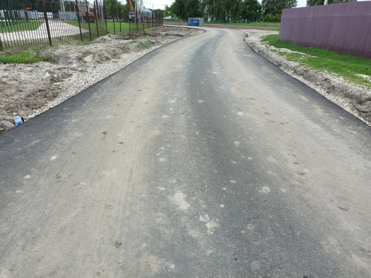 В брянском селе Журиничи ремонтируют дорогу на улице Шумского