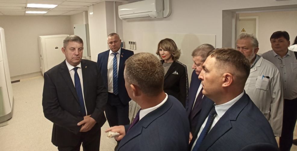 Брянский губернатор Александр Богомаз проинспектировал ход ремонта госпиталя ветеранов