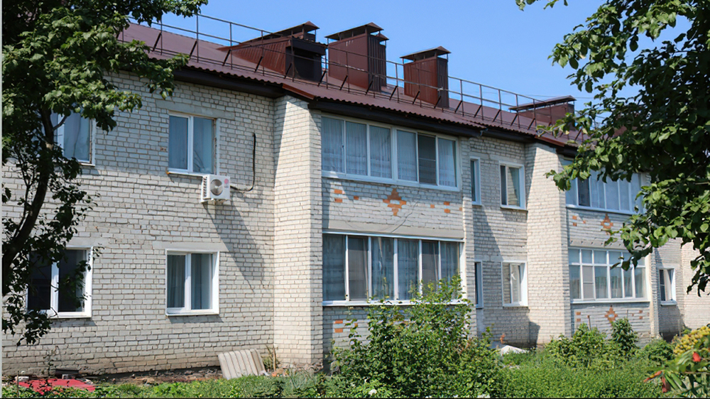 В Комаричском районе ремонтируют кровли многоквартирных домов