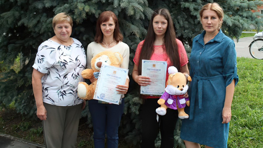Двум многодетным семьям Суземского района вручили сертификаты на маткапитал