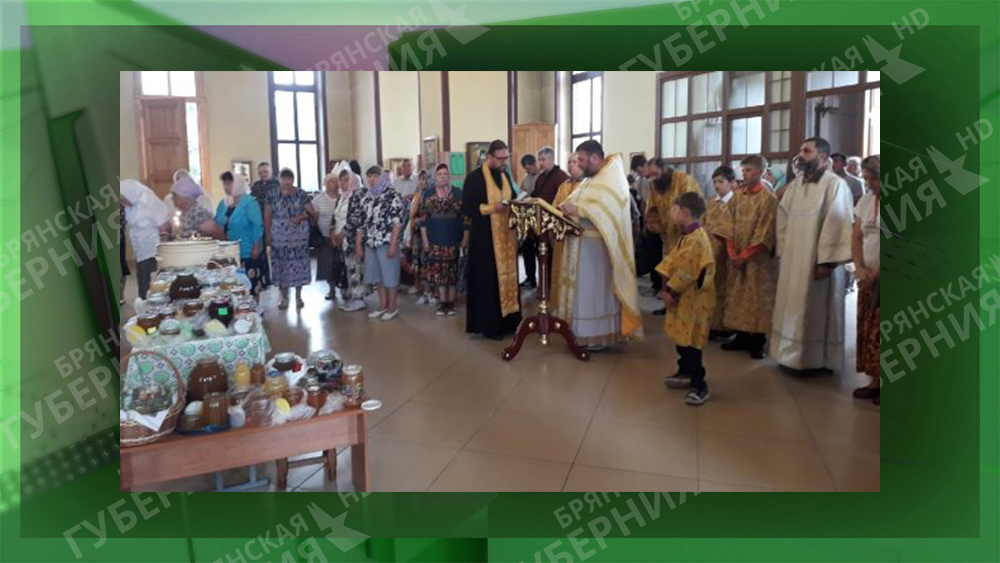 В суземском храме провели литургию в честь праздника Воздвижения креста Господня