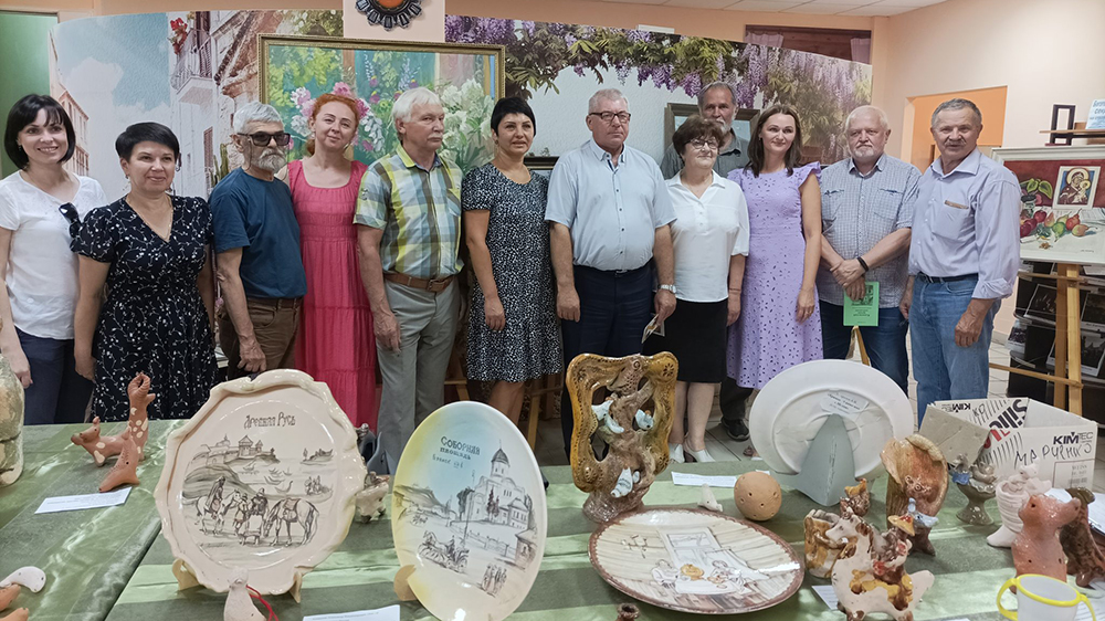 В Климово открылась передвижная выставка брянских художников